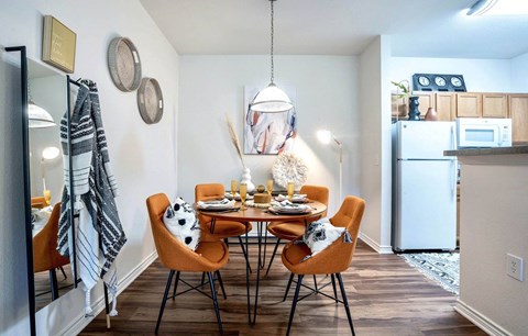 Stoneridge_Staged Dining Room